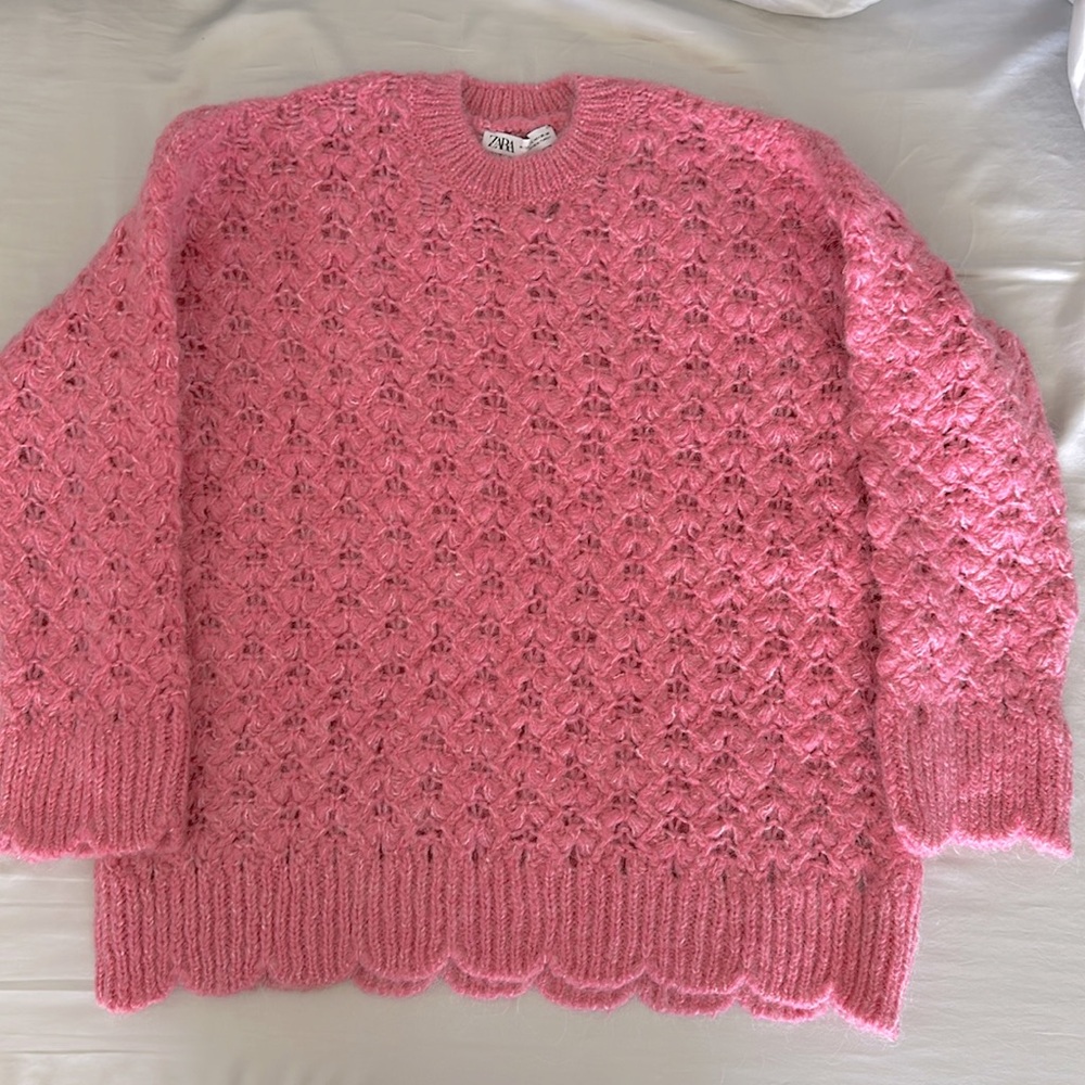 LIKE NEW ZARA SWEATER SIZE M-L